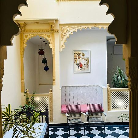 Hotel Mewari Villa Udaipur Extérieur photo