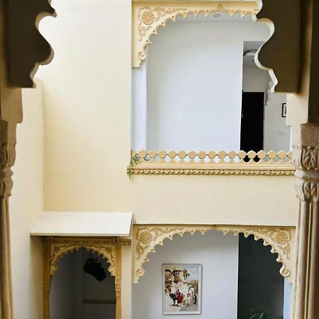 Hotel Mewari Villa Udaipur Extérieur photo