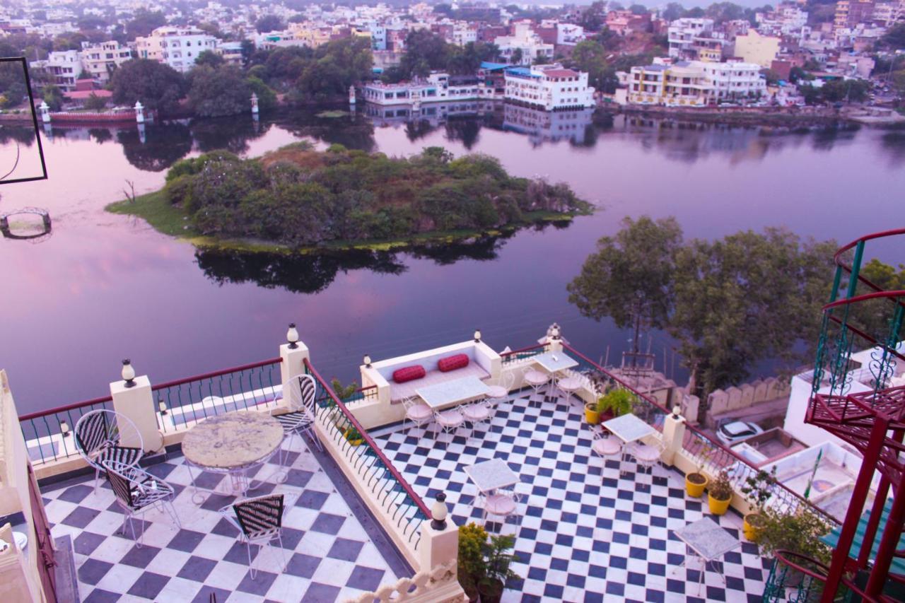 Hotel Mewari Villa Udaipur Extérieur photo