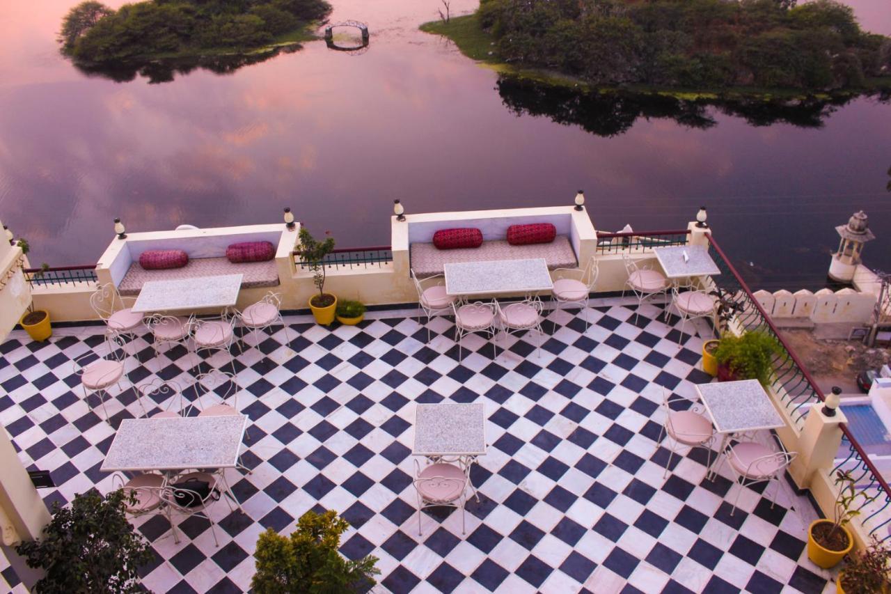 Hotel Mewari Villa Udaipur Extérieur photo