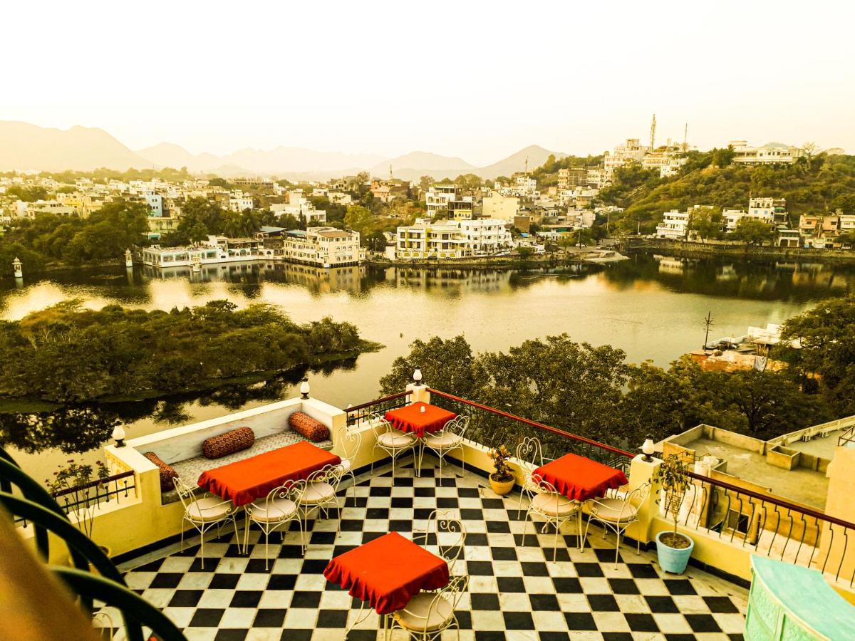 Hotel Mewari Villa Udaipur Extérieur photo