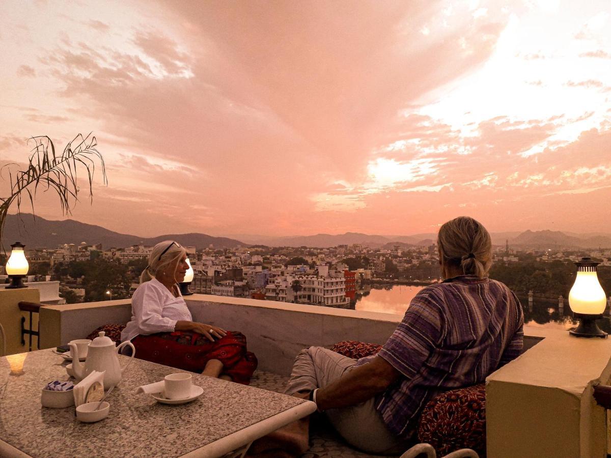 Hotel Mewari Villa Udaipur Extérieur photo