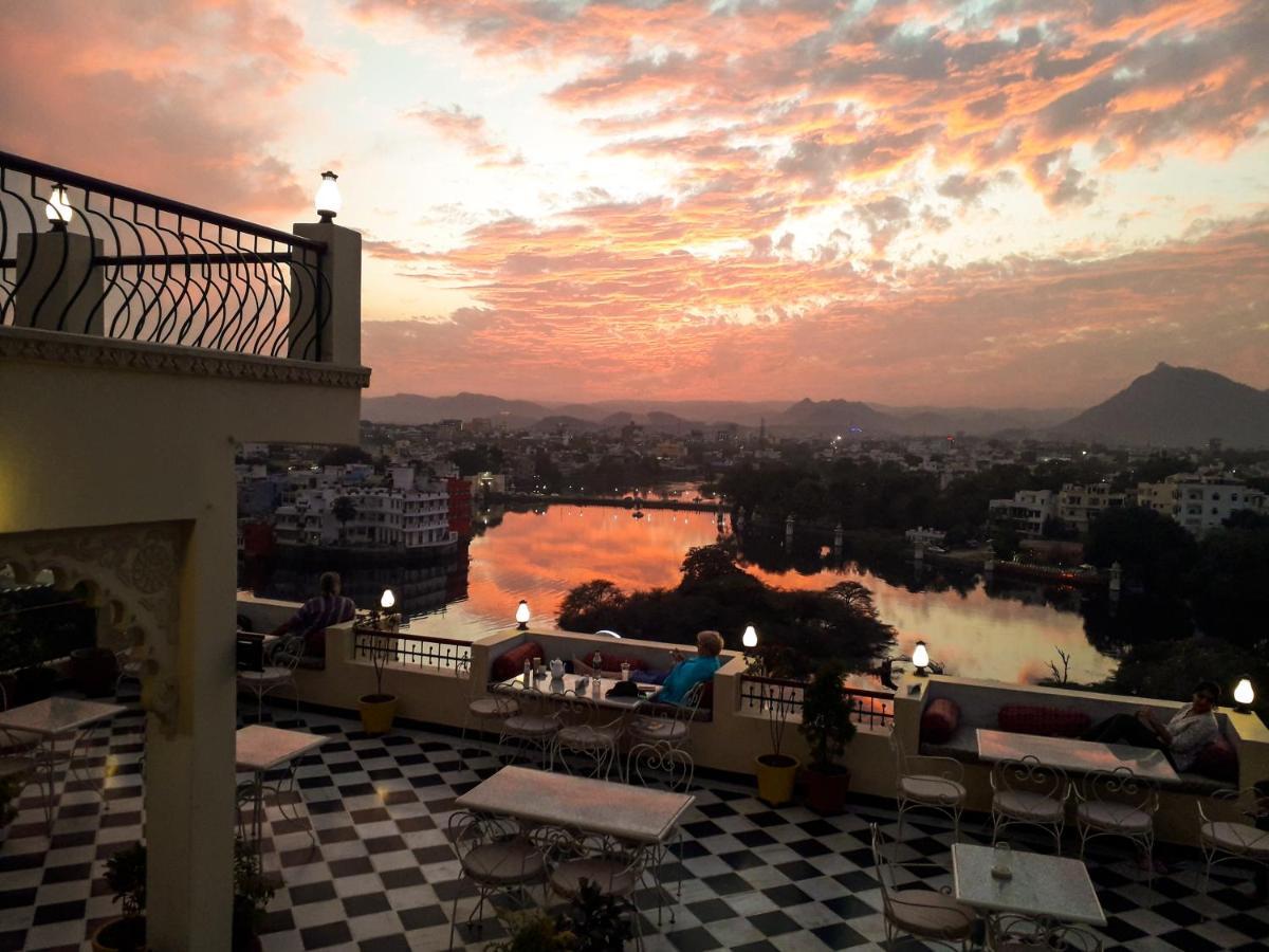 Hotel Mewari Villa Udaipur Extérieur photo