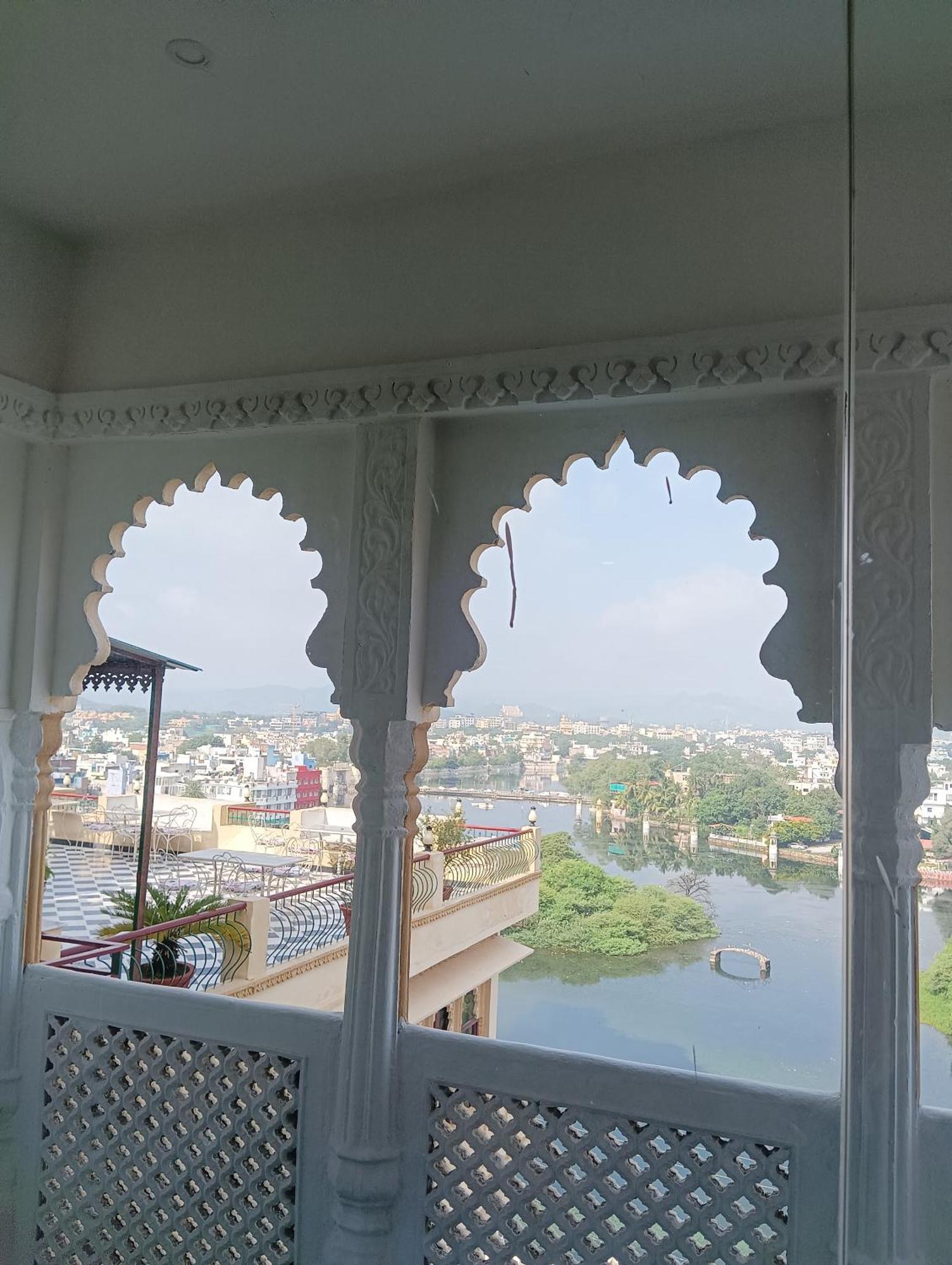 Hotel Mewari Villa Udaipur Extérieur photo