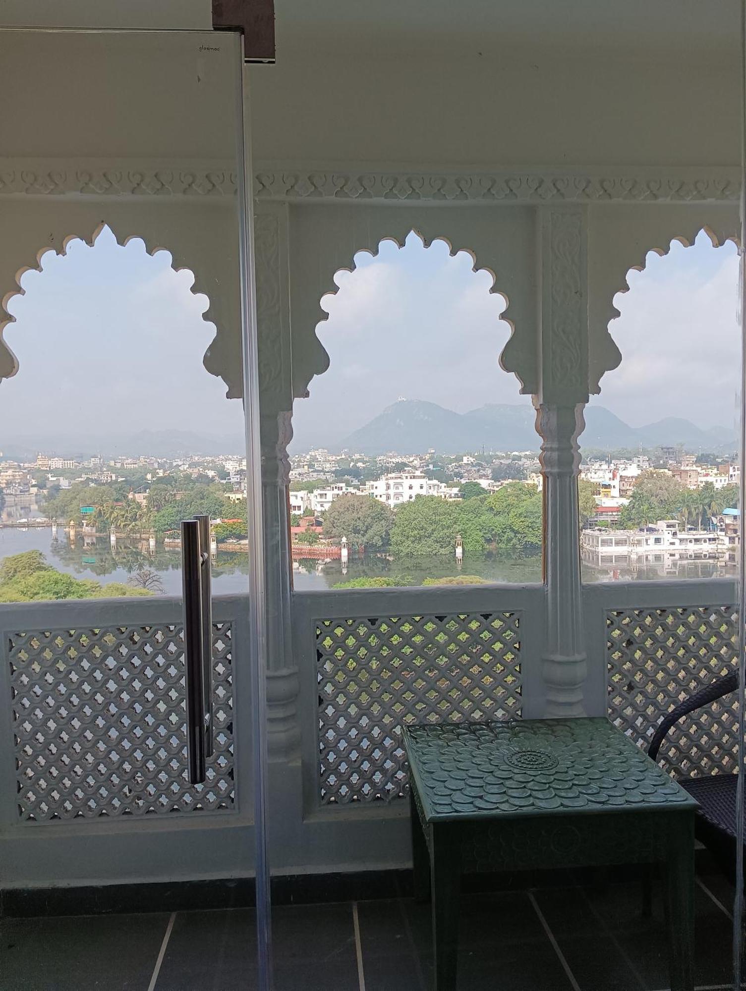 Hotel Mewari Villa Udaipur Extérieur photo