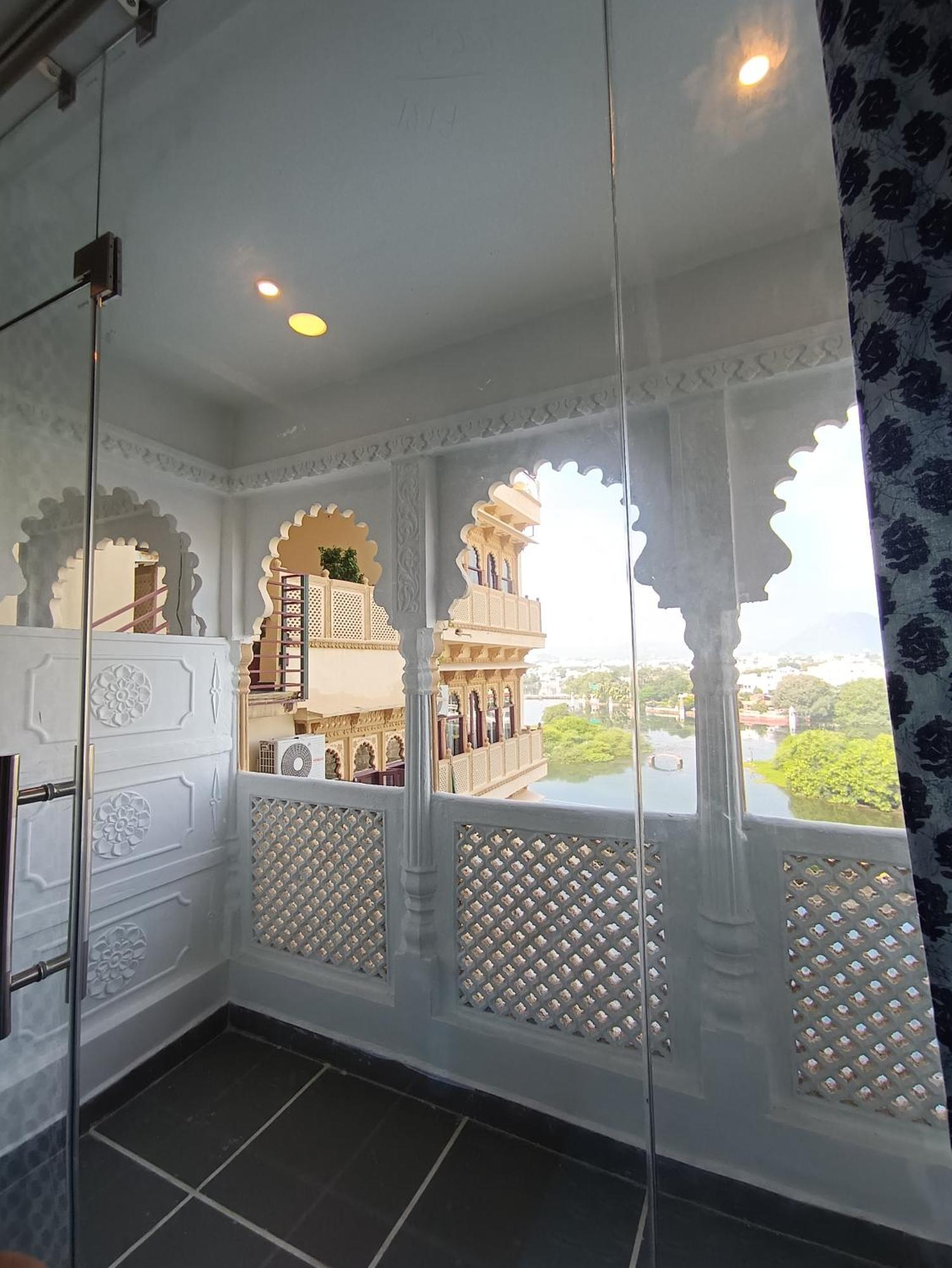 Hotel Mewari Villa Udaipur Extérieur photo