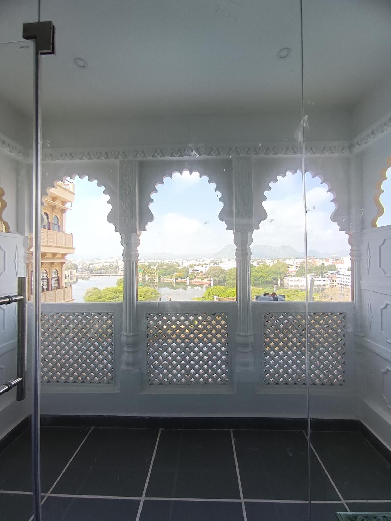 Hotel Mewari Villa Udaipur Extérieur photo