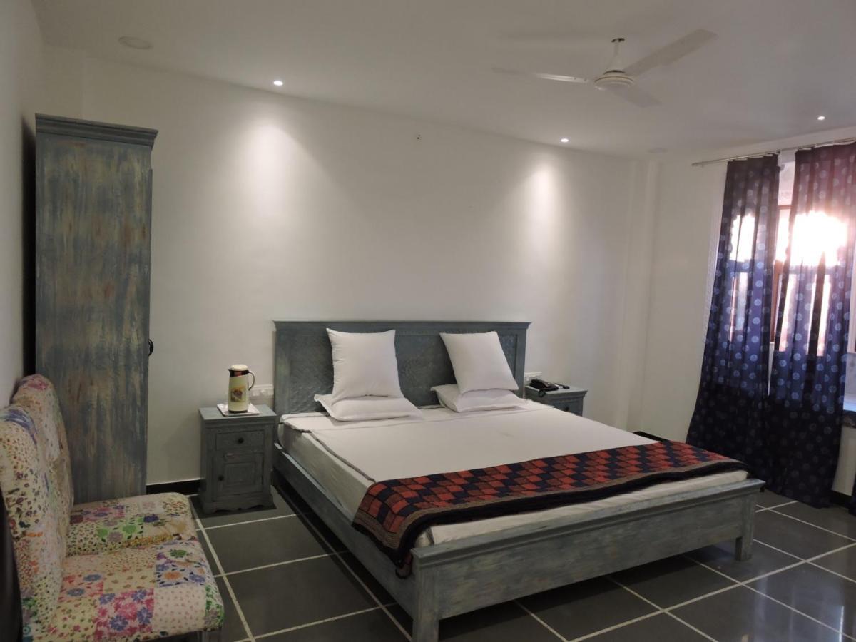 Hotel Mewari Villa Udaipur Extérieur photo