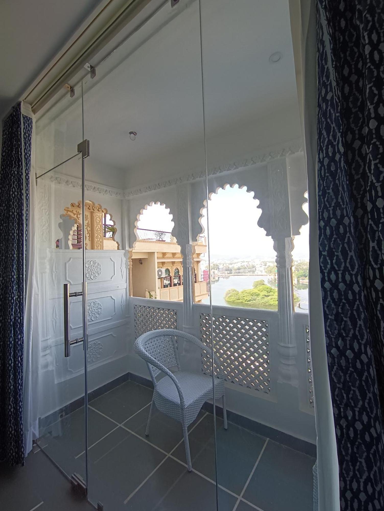 Hotel Mewari Villa Udaipur Extérieur photo