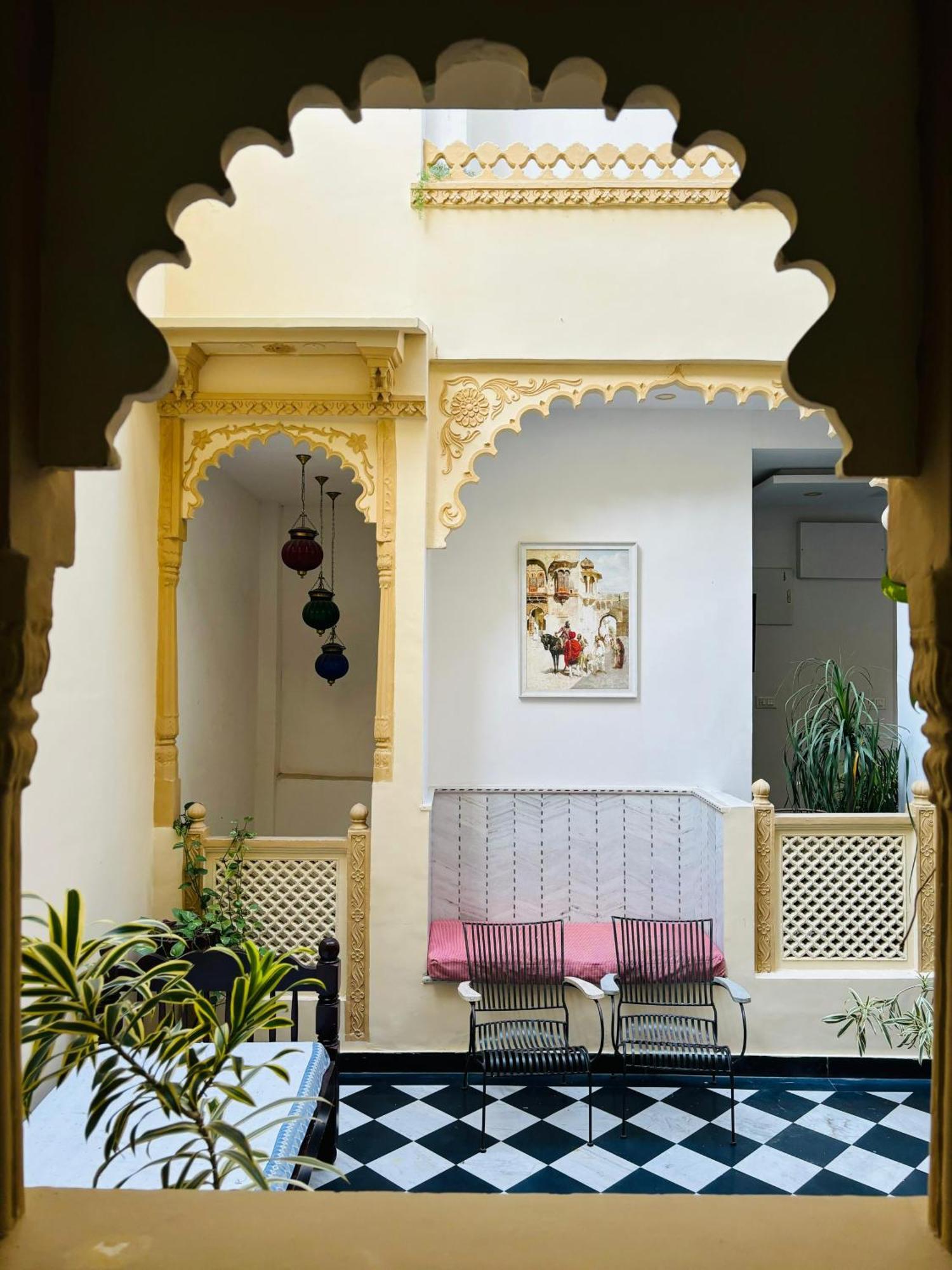Hotel Mewari Villa Udaipur Extérieur photo