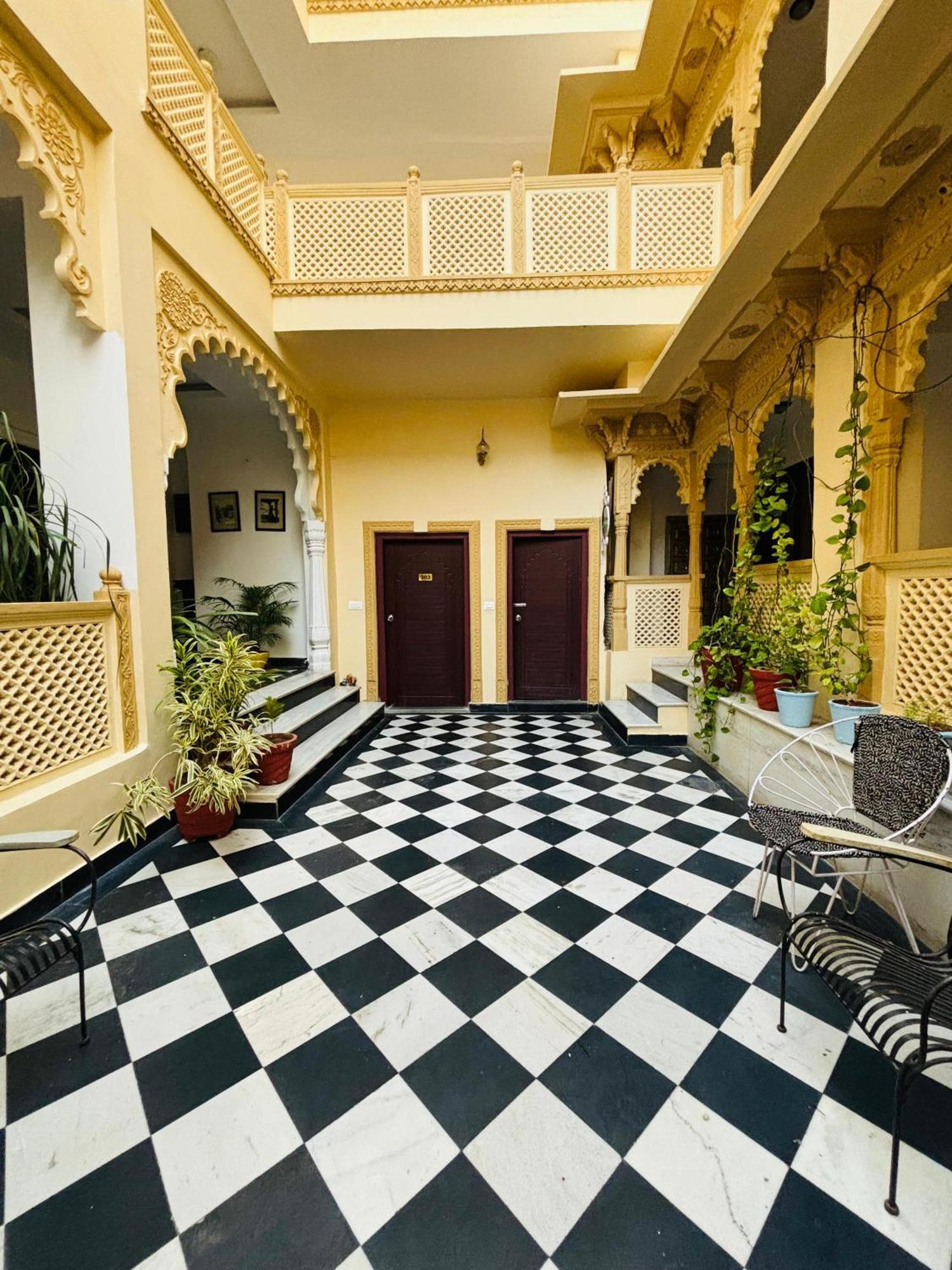 Hotel Mewari Villa Udaipur Extérieur photo