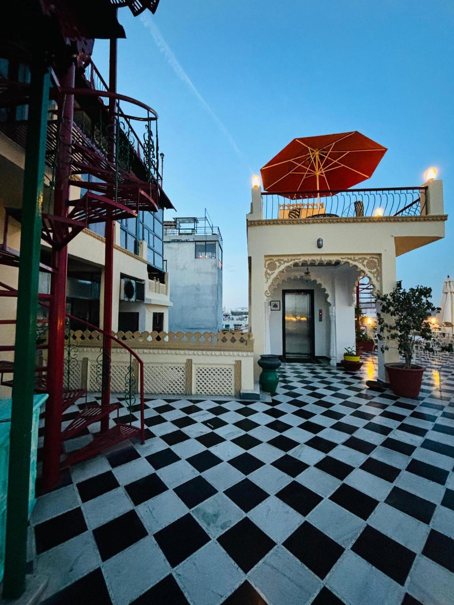 Hotel Mewari Villa Udaipur Extérieur photo