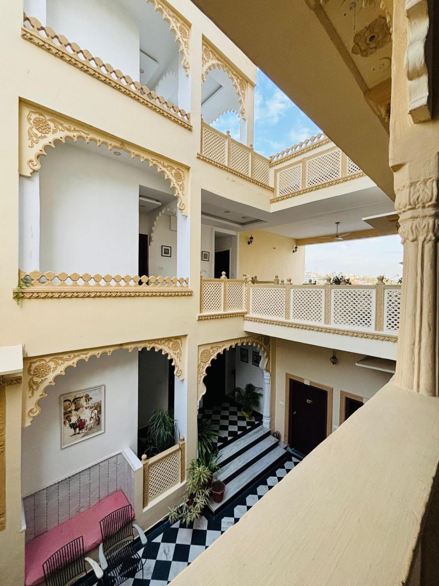 Hotel Mewari Villa Udaipur Extérieur photo