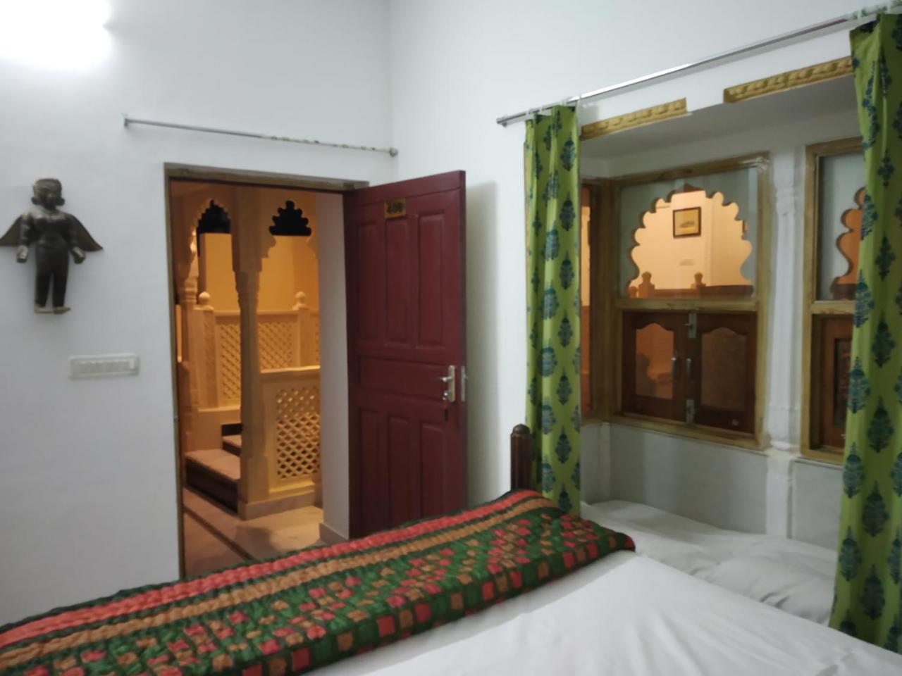 Hotel Mewari Villa Udaipur Extérieur photo