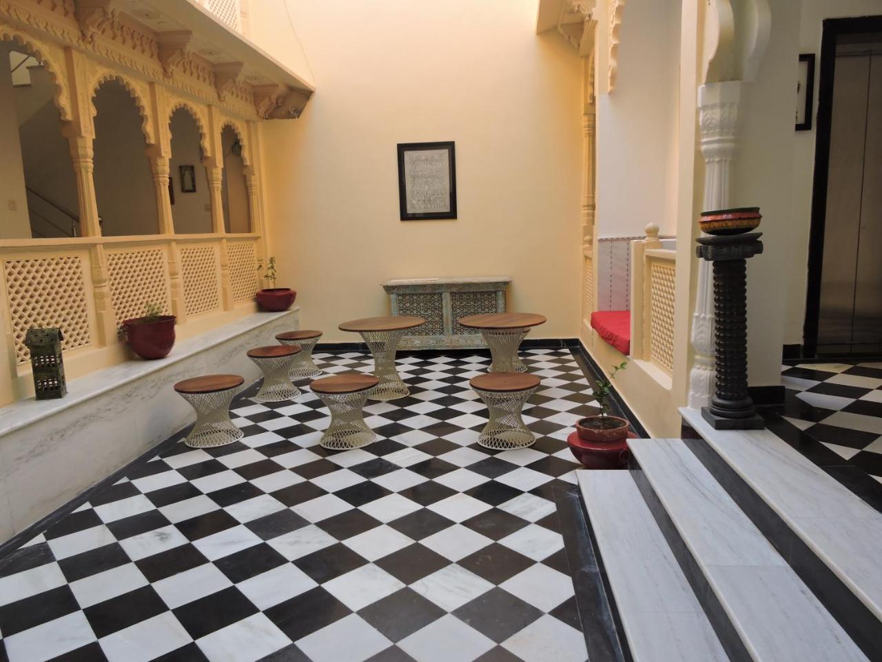 Hotel Mewari Villa Udaipur Extérieur photo