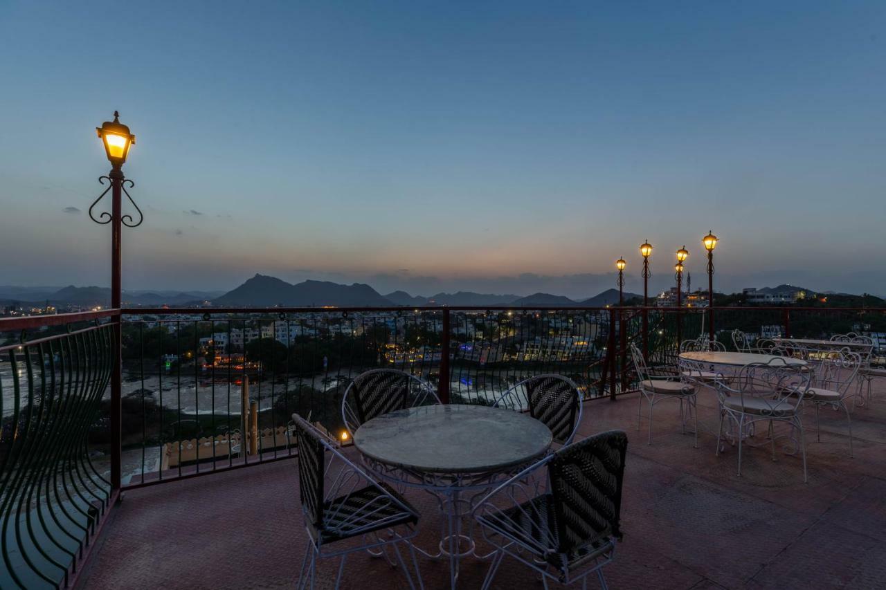 Hotel Mewari Villa Udaipur Extérieur photo